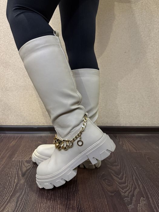 Сапоги бежевые с цепком