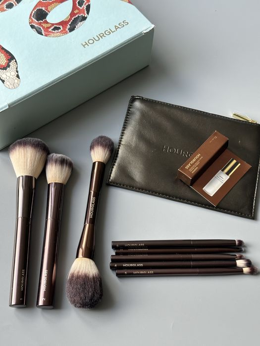 Пензлі Hourglass оригінал косметичка праймер база під тон