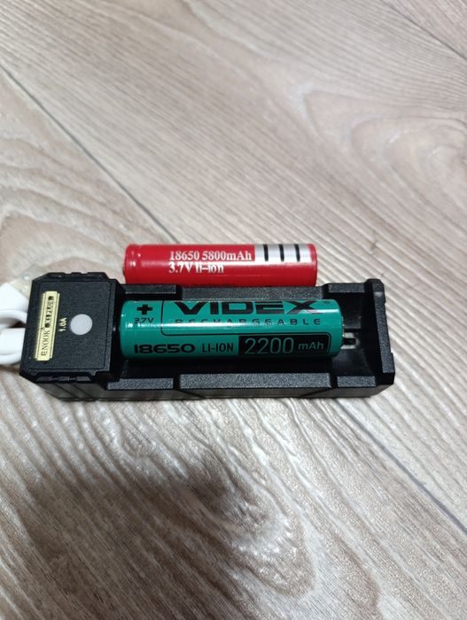 Зарядний пристрій+ 2АКБ 18650