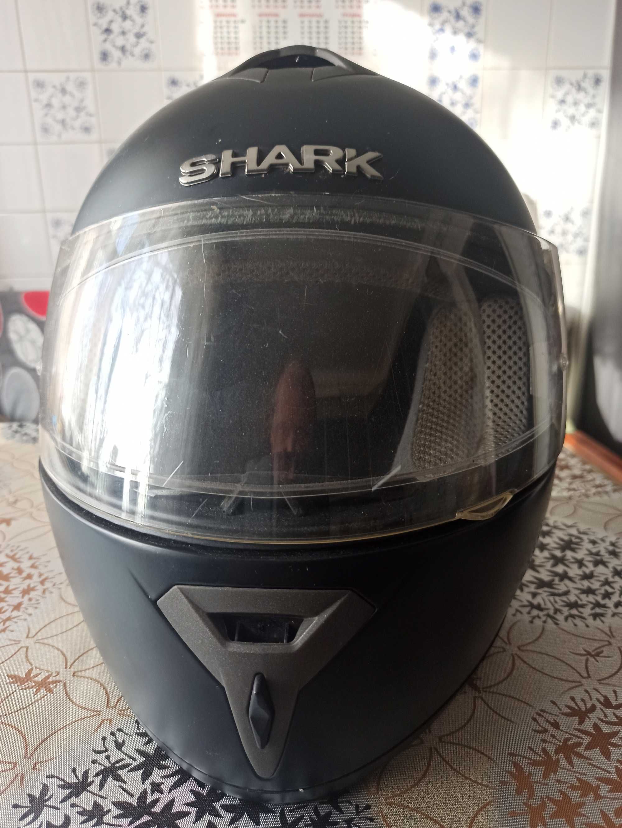 Продам мотошолом shark s500