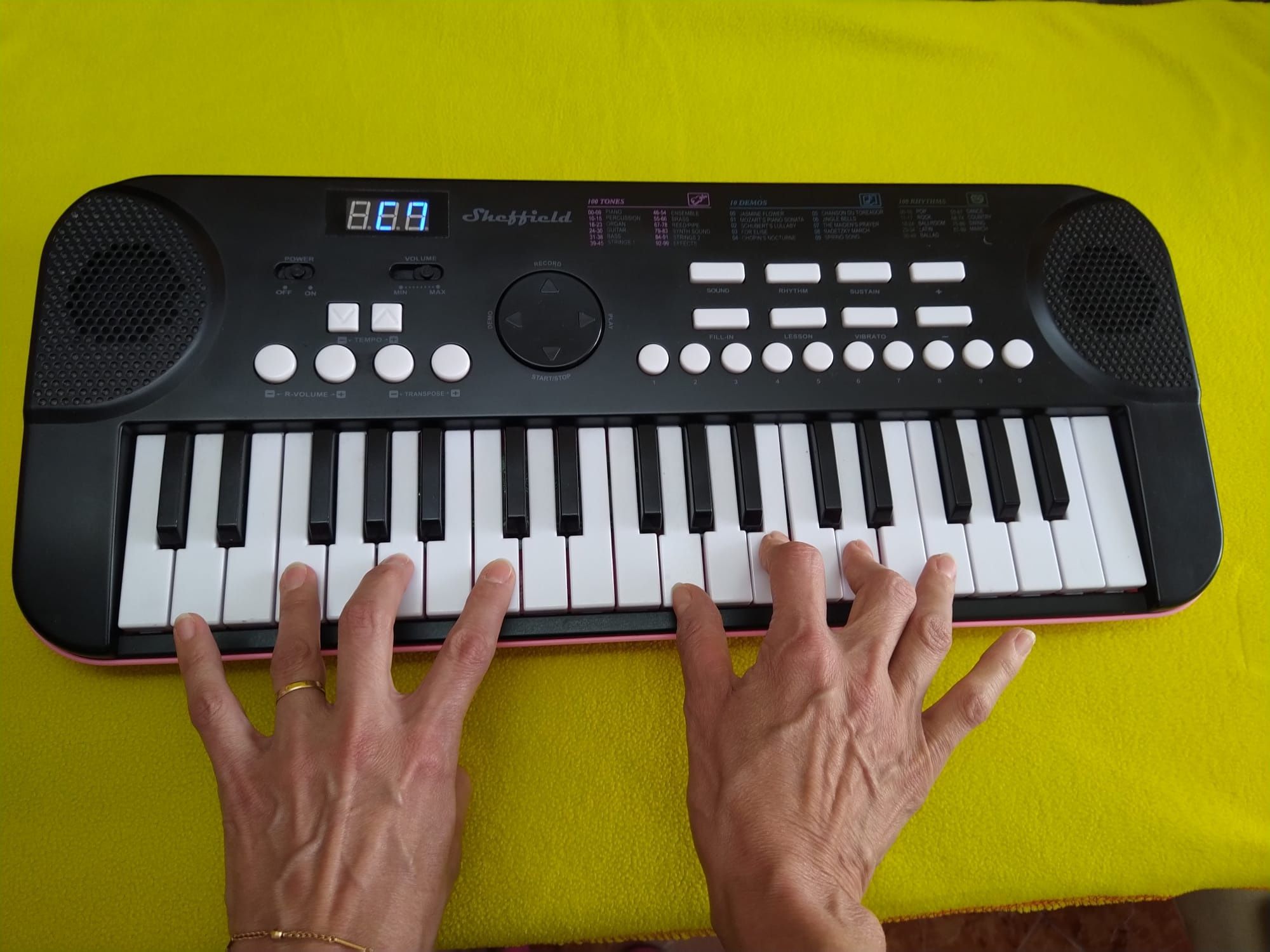 Piano teclado música órgão casas escola apartamento carro.