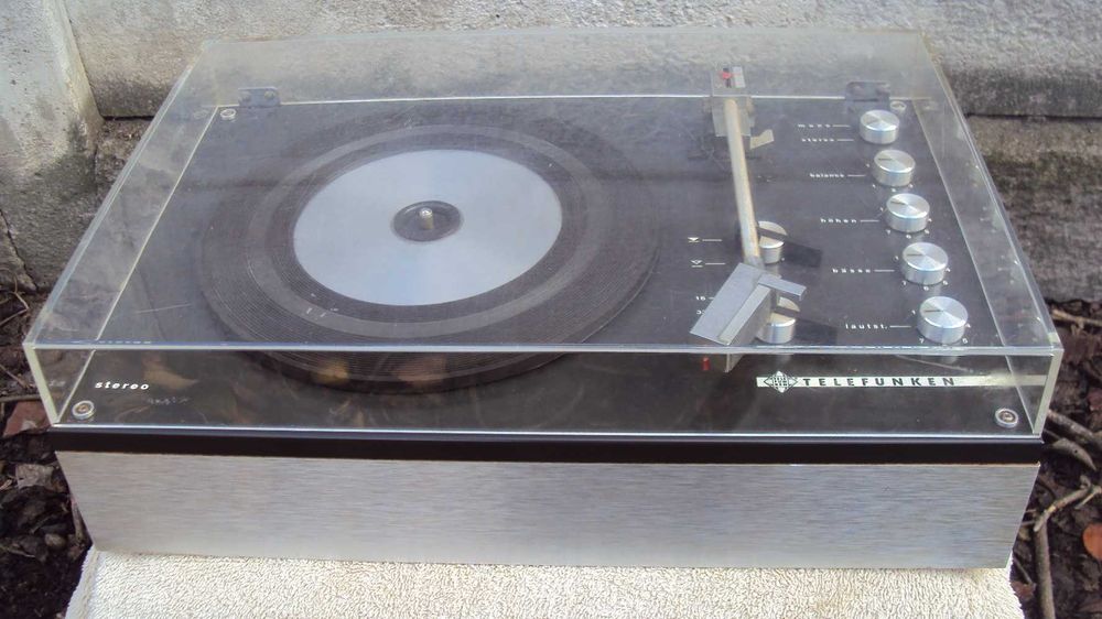 Рабочий проигрыватель виниловых пластинок TELEFUNKEN винтаж