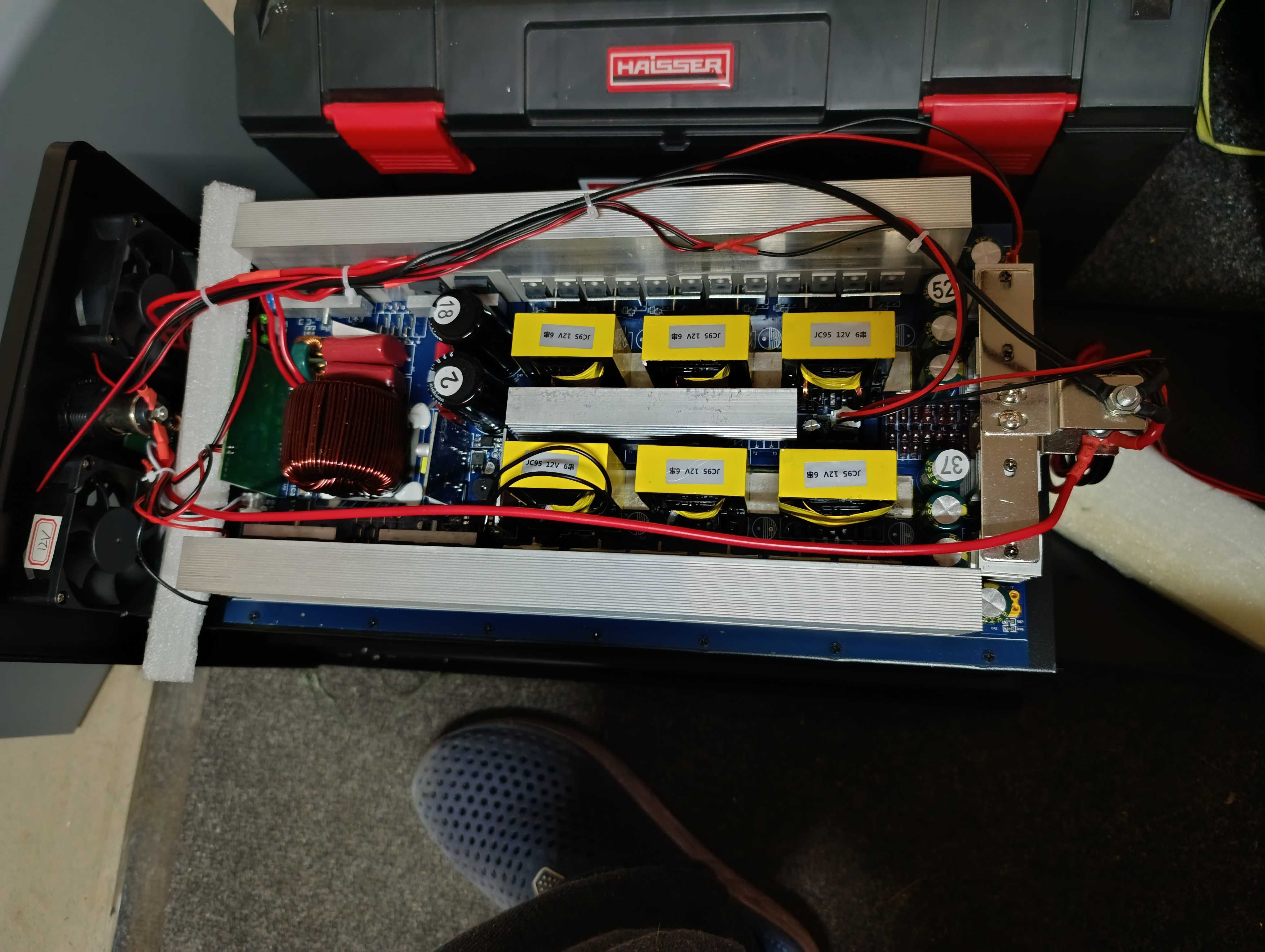 Інвертор на 12/24v в  в крутому корпусі на 6000W/3000W