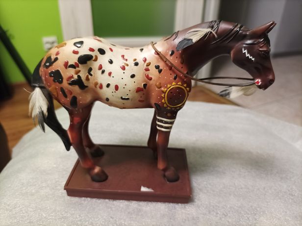 Kolekcjonerska figurka konia.