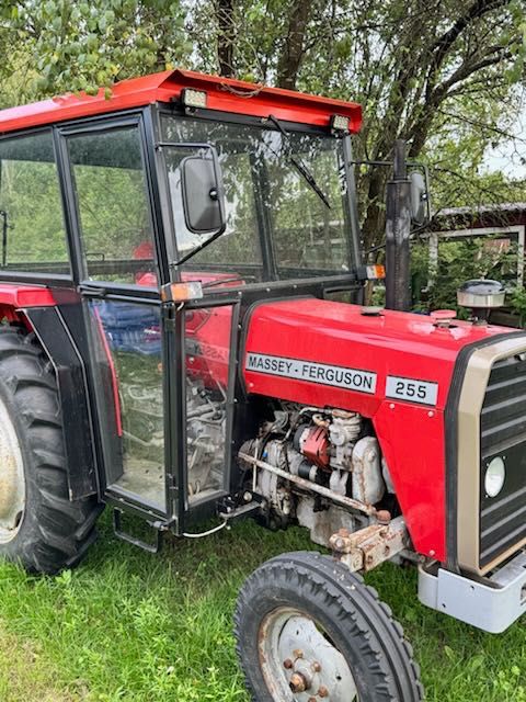 Traktor Ferguson MF255