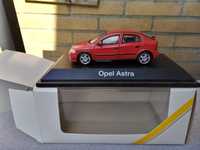 Opel astra 2 g 1;43 czerwona hatchback unikat