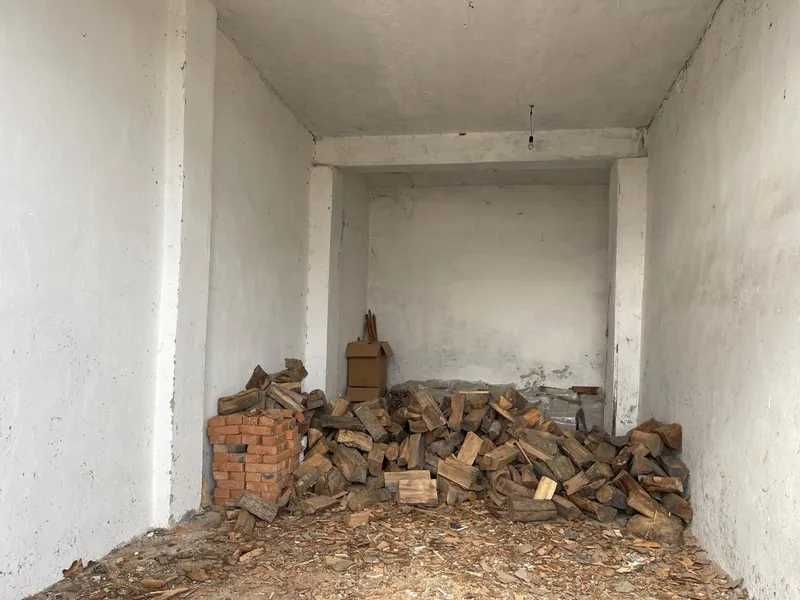 Гараж літ. «Б», 149,5 кв. м, смт Глибока, вул. Д. Галицького, 6В