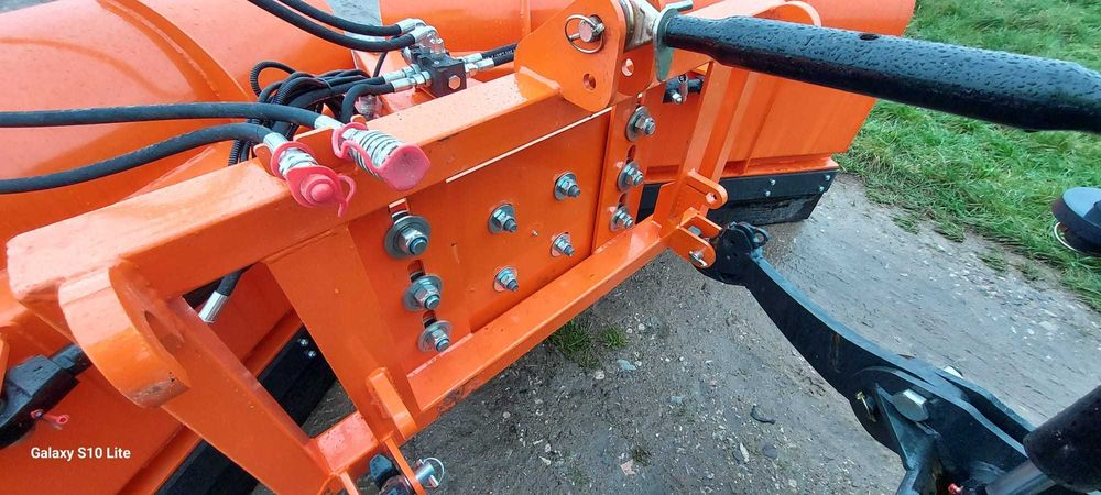 PROMOCJA ! Pług śnieżny STRZAŁKOWY do pryzm kiszonki Euro/Tuz