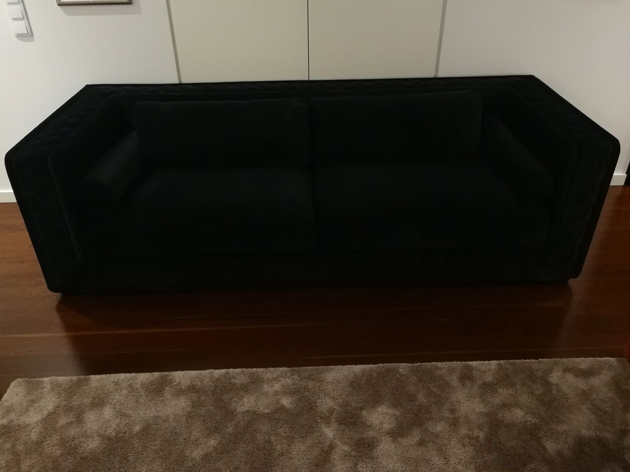Vendo sofá estofado com veludo de alta qualidade.