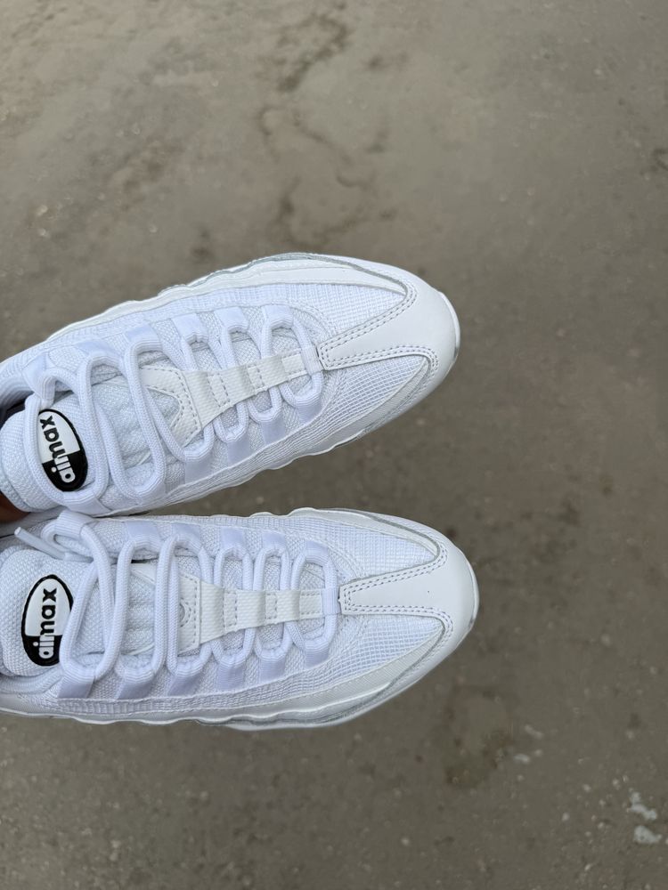 Nike W Air Max 95 Essential White 37.5 размер кроссовки  белые