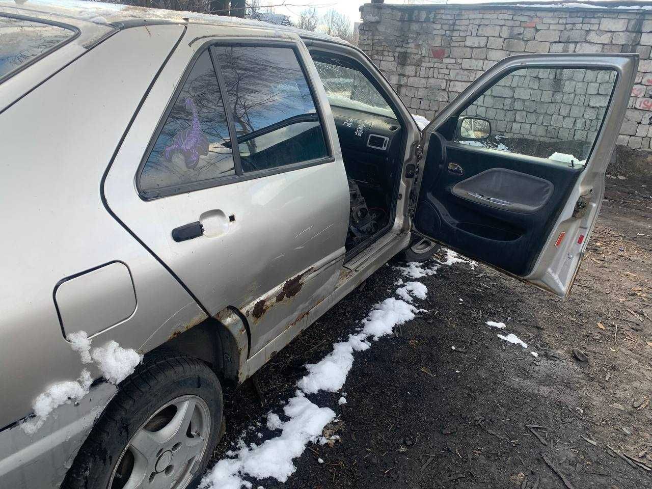 Продам стекла на Chery Amulet