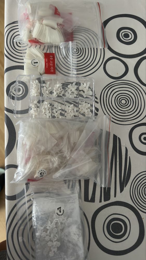 Vários artigos para manicure unhas, caixa com todo o material