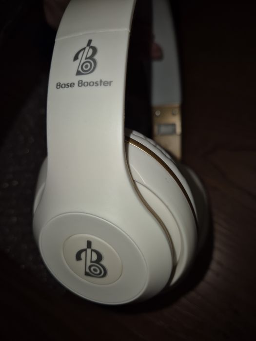 Беспроводные  наушники BASE BOOSTER.