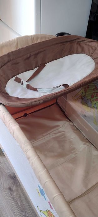 Łóżeczko turystyczne z przewijakiem – dobry stan.