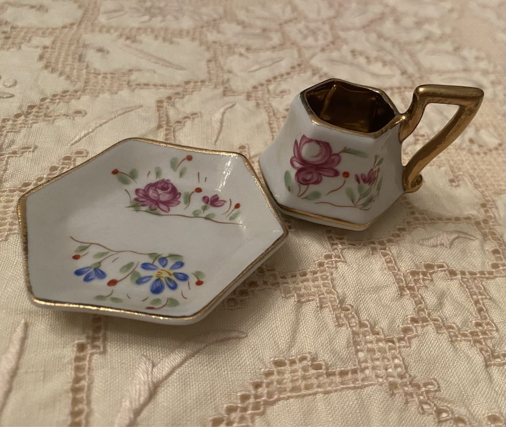 Chávena de coleção em miniatura