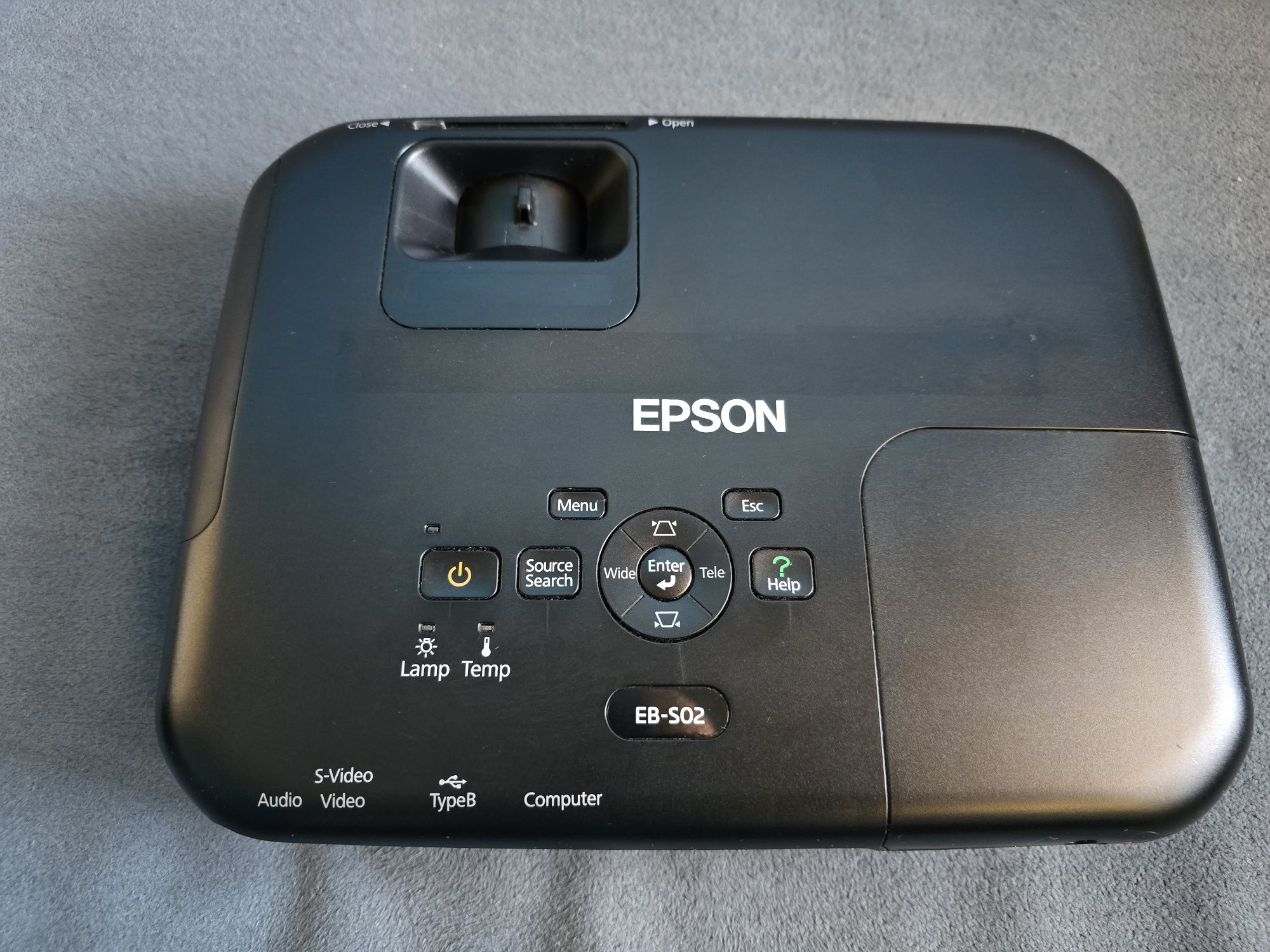 Projektor multimedialny Epson EB-S02 z pilotem i walizką