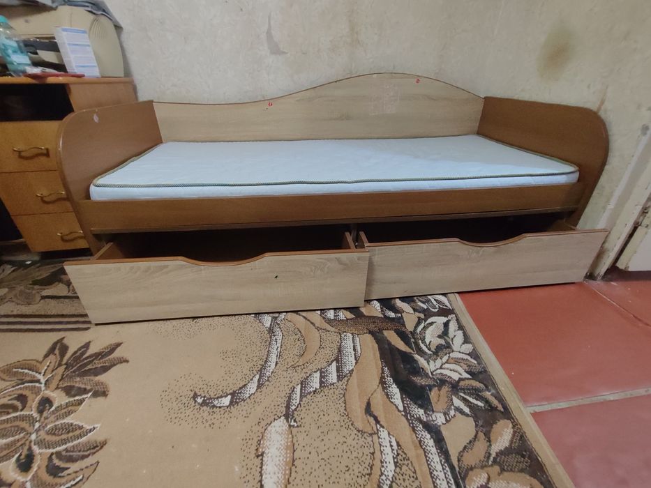 Продам ліжко одно спальне з матрацом