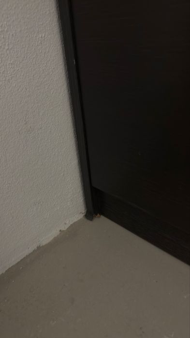 Sapateira castanha IKEA