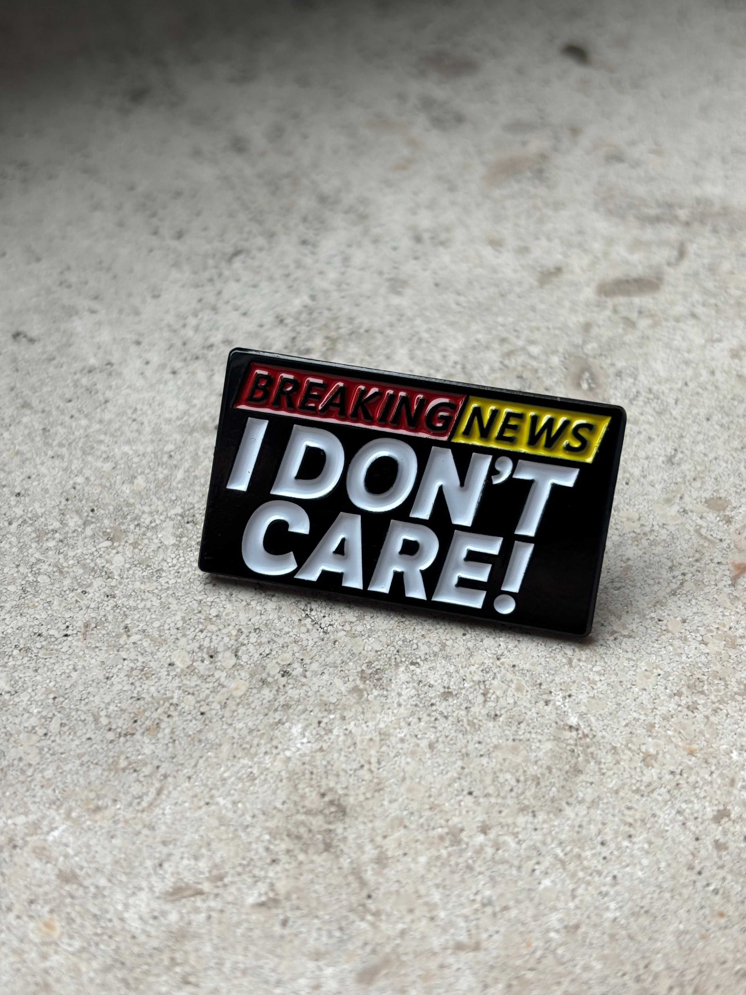 Pin Estilo "Breaking News: I Don't Care" - Novo, Selado