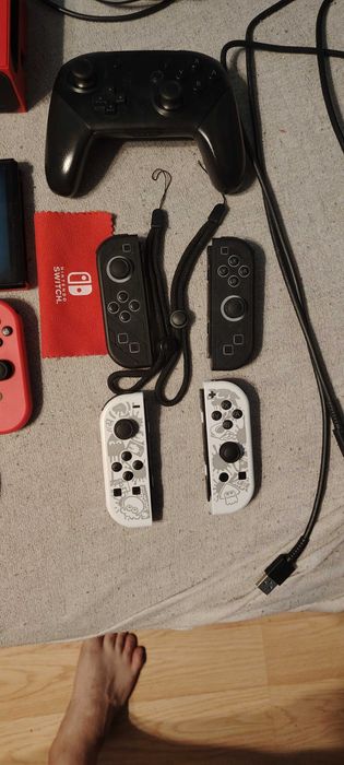 Sprzedam cały komplet konsoli nintendo switch oled