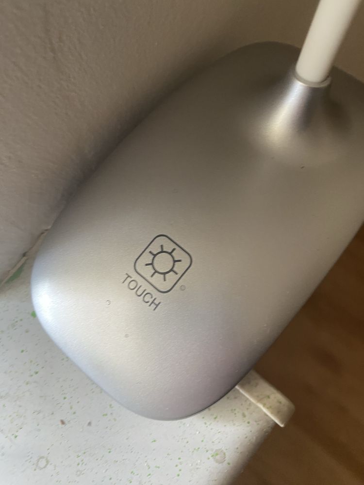 lampka z klipsem ledowa ładowana kablem usb