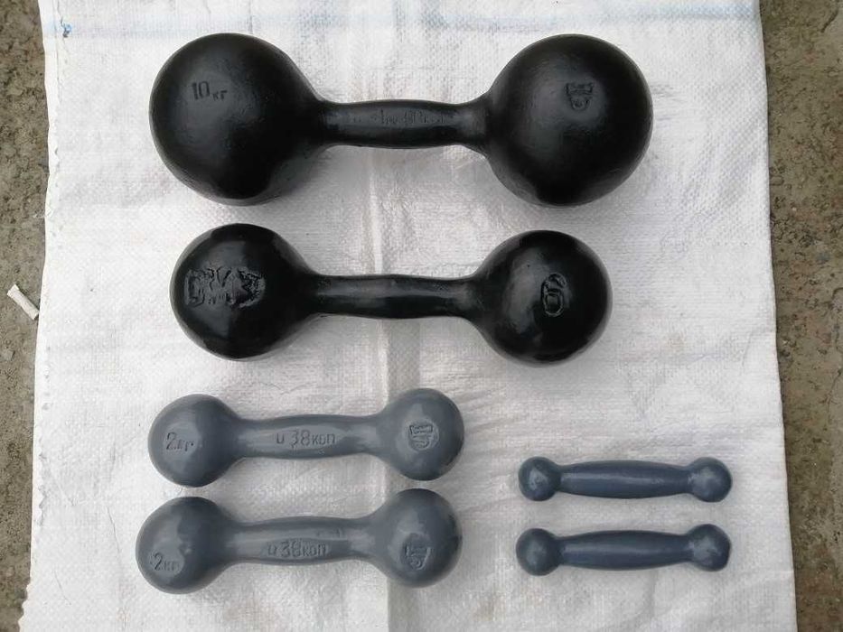 блины, гири, гантели, спортинвентарь.
