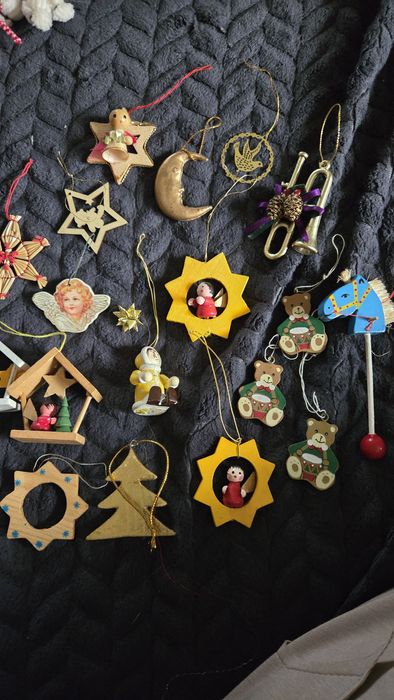 Zawieszki świąteczne różne.