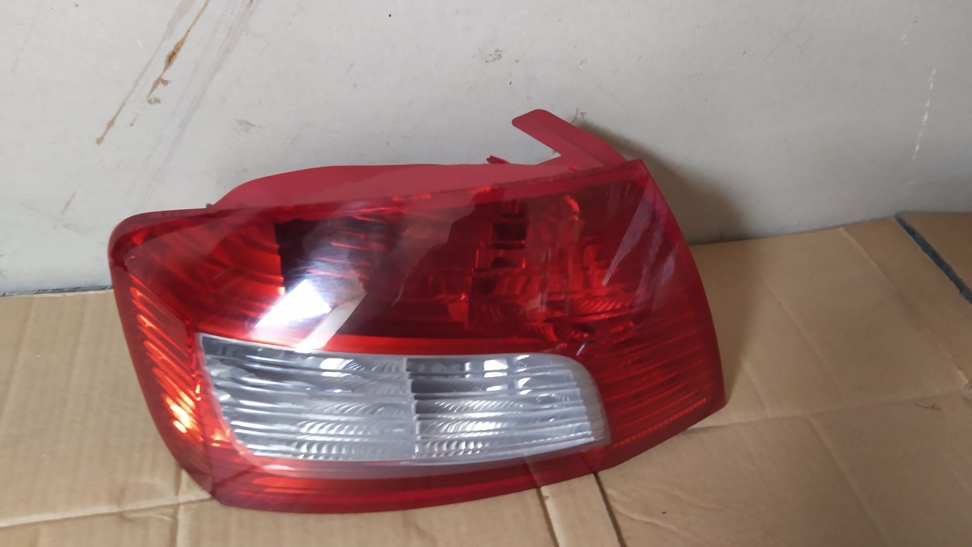 Lampa lewa tylna lewy tył Peugeot 407 lift Sedan