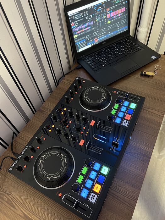 Native Instruments Traktor Kontrol S2 MK2  Dj Контроллер