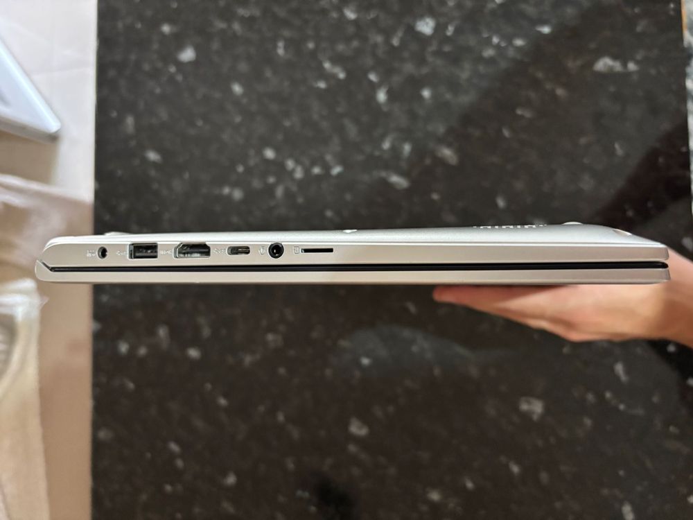 Asus VivoBook em bom estado