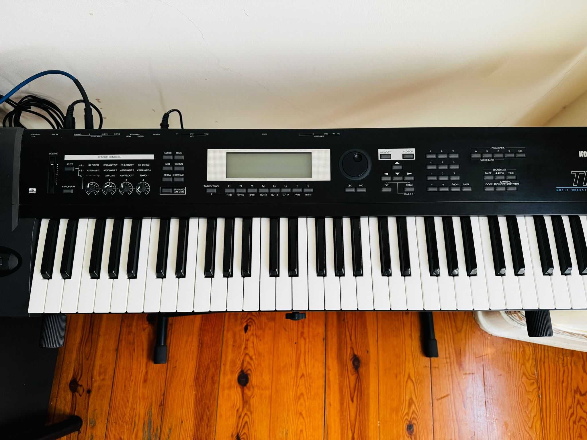 Teclado Korg TR 61