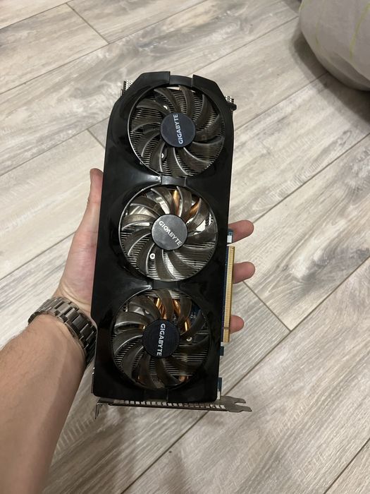 Видеокарта Gigabyte Radeon HD 7950 3gb