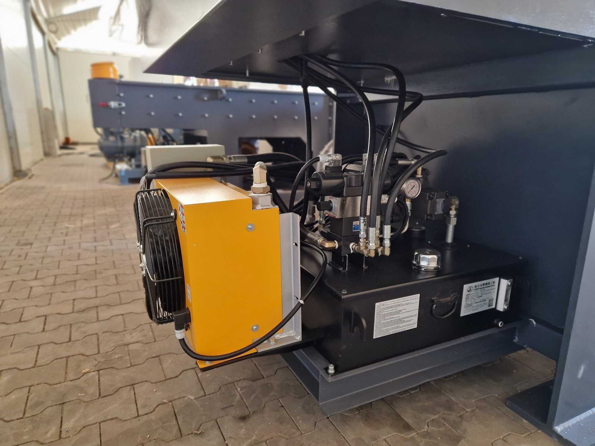 Kruszarka Rębak Rozdrabniacz Shredder jednowałowy docisk Recykling