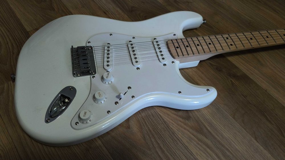 Fender Squier Sonic Stratocaster HT MN Arctic White + M-Audio M-Track