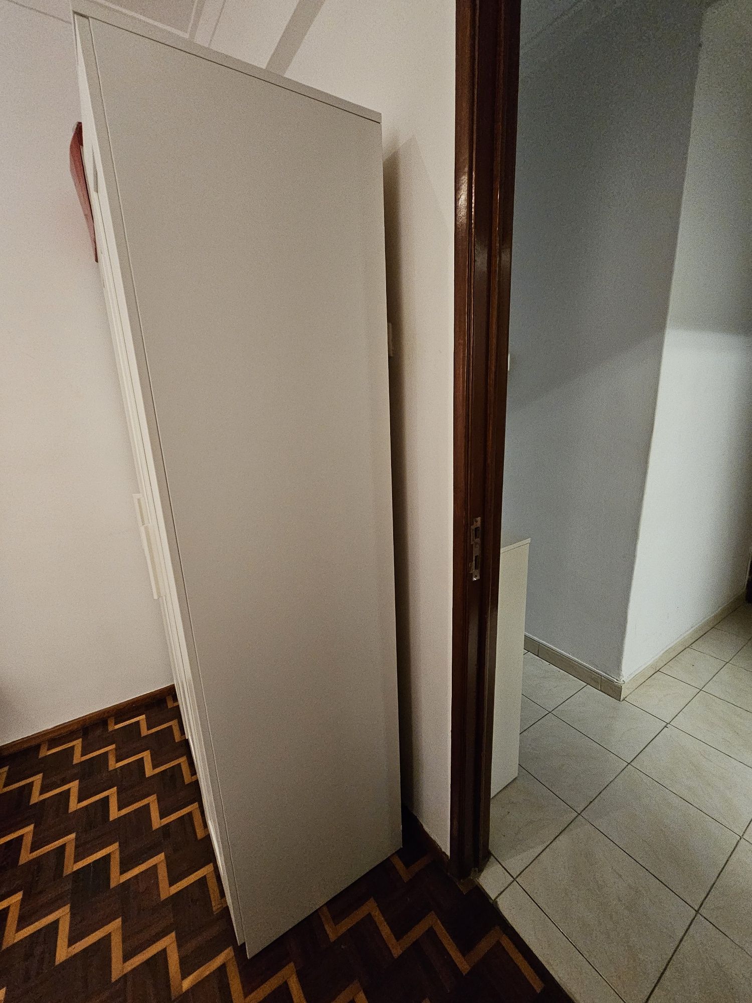 Roupeiro 3 portas com espelho e cama de solteiro