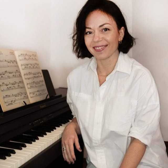 Lekcje gry na pianinie + zasad muzyki + śpiew oraz zajęcia grupowe