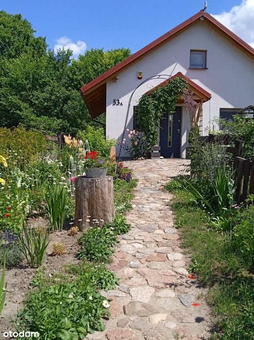 Piekny wolnostojący rekreacyjno-mieszkalny dom nad jeziore