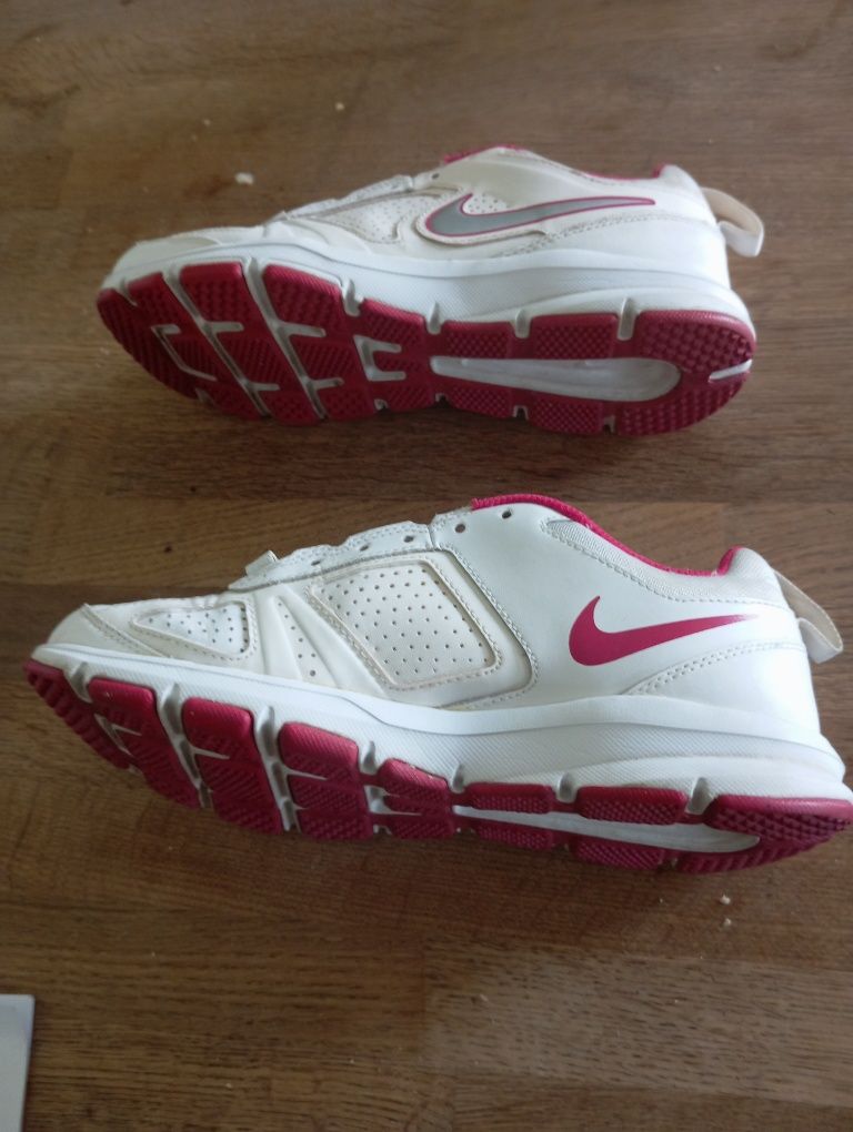 Tênis Nike T-LITE 38,5 H/M (novos)