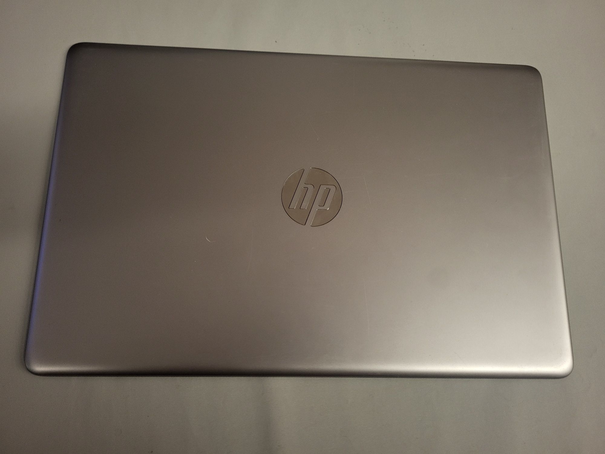 . Sprzedam Sprawną Matryce z górną klapą do laptopa Hp 255 G7.