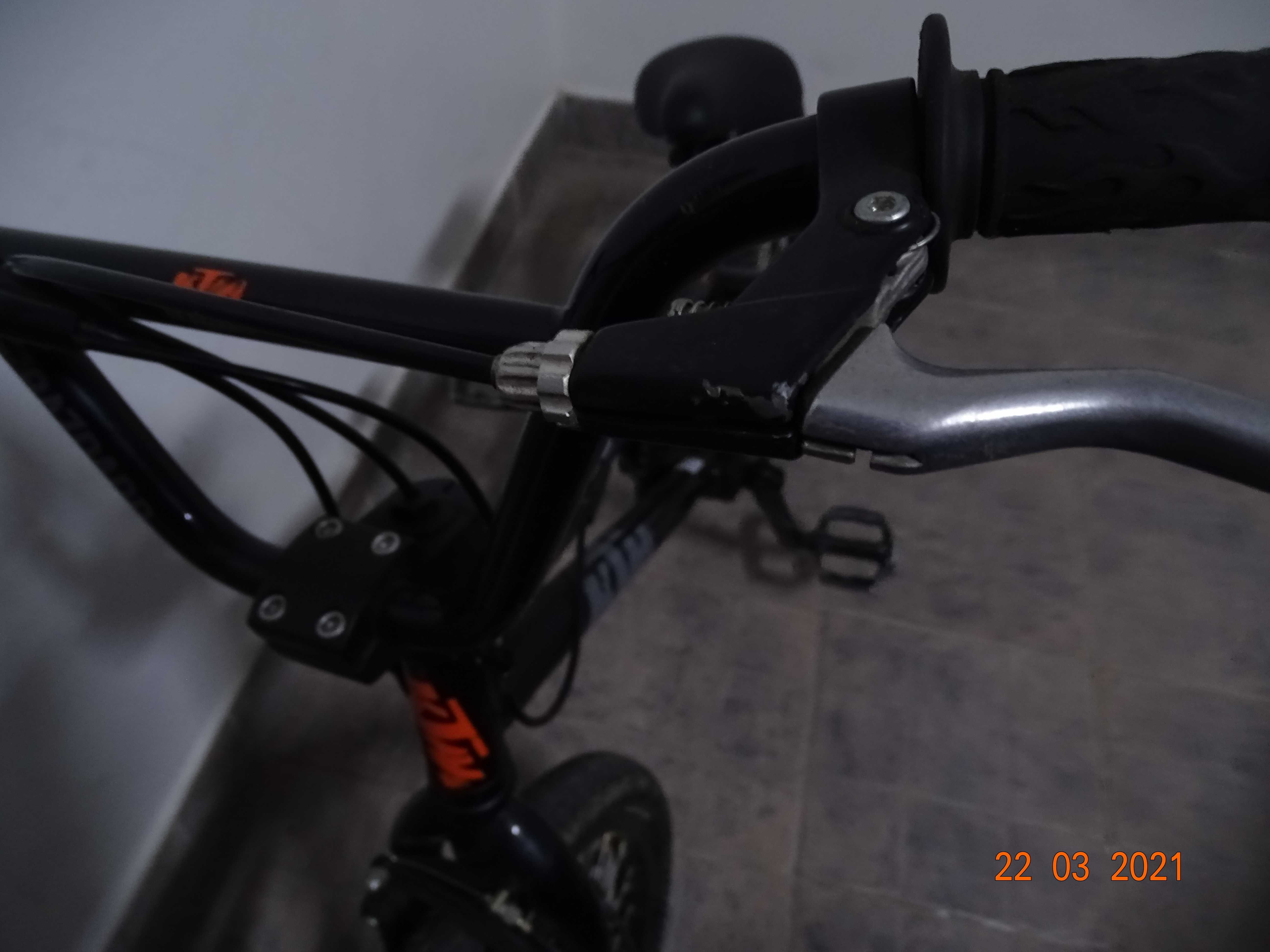 Bicicleta BMX + suportes laterais