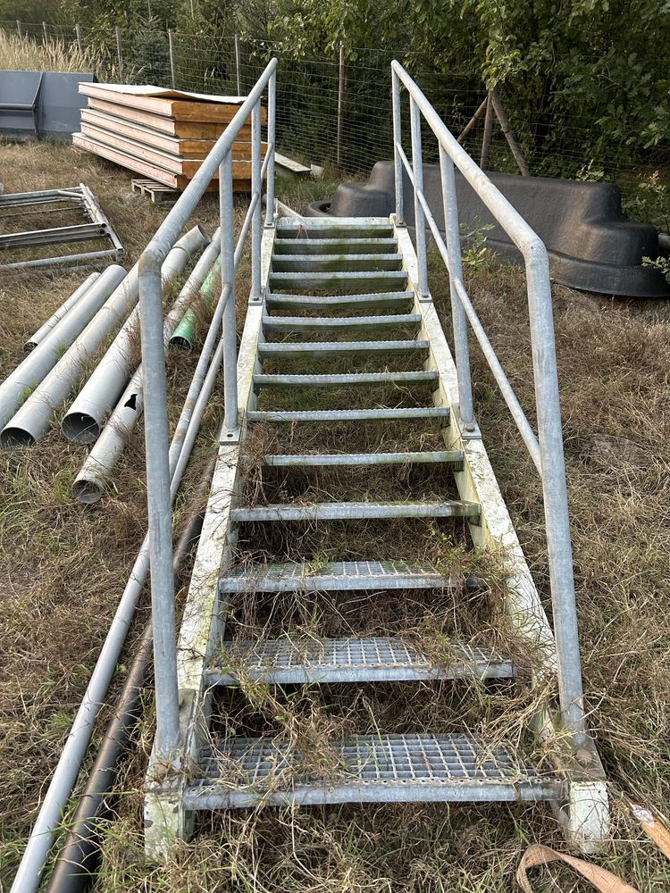 Schody metalowe ocynkowane zewnetrzne
