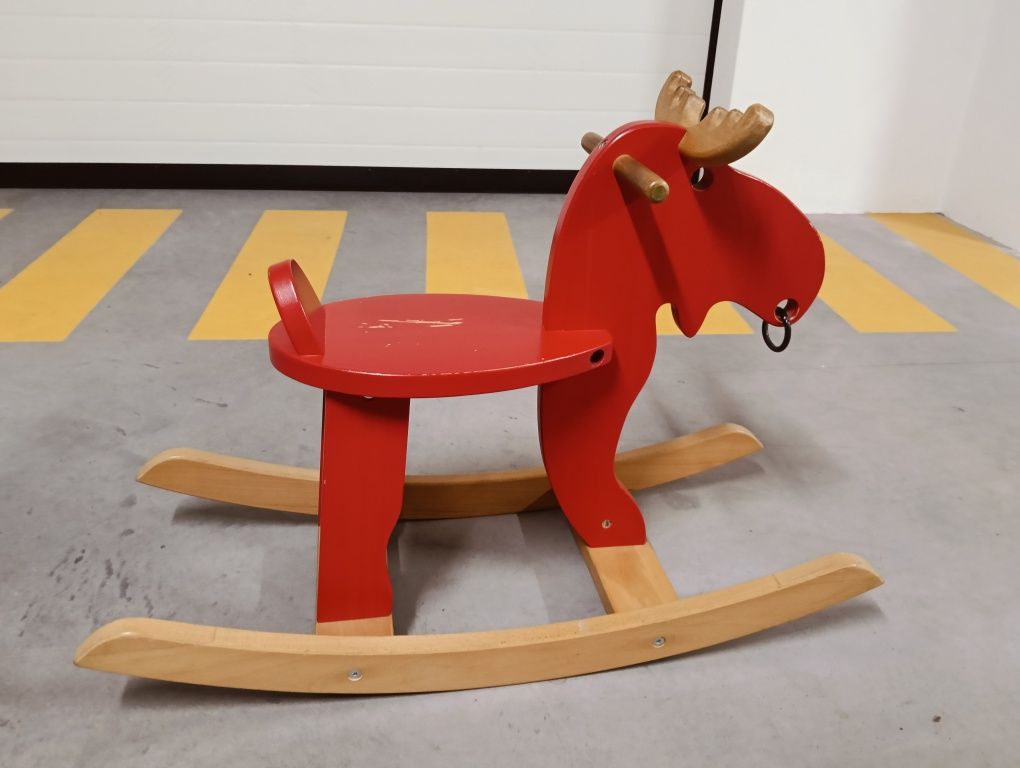 Alce baloiço vermelho IKEA