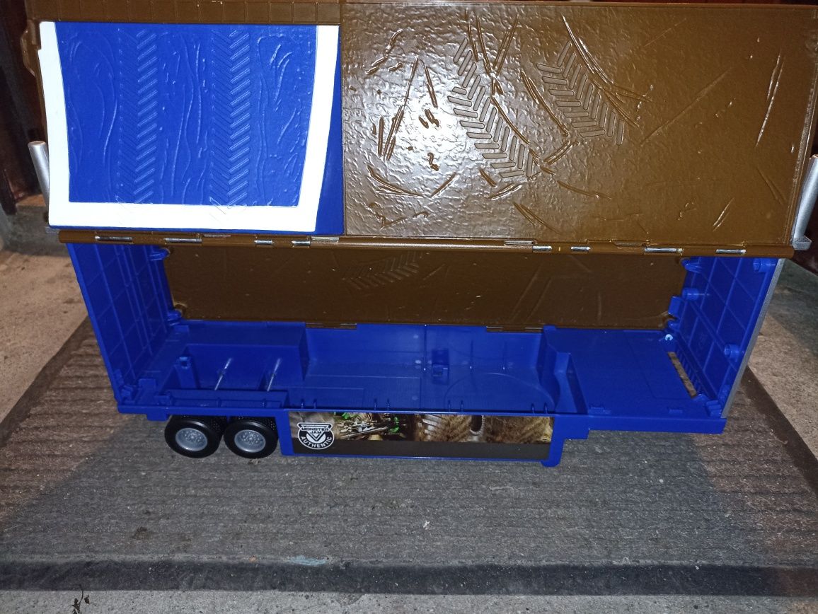 Duży rozkładany plastikowy transporter monster track
