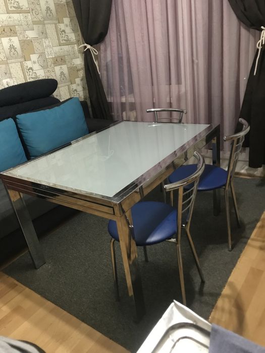 Продам стеклянный стол с нержавеющей медицинской стали со стульями