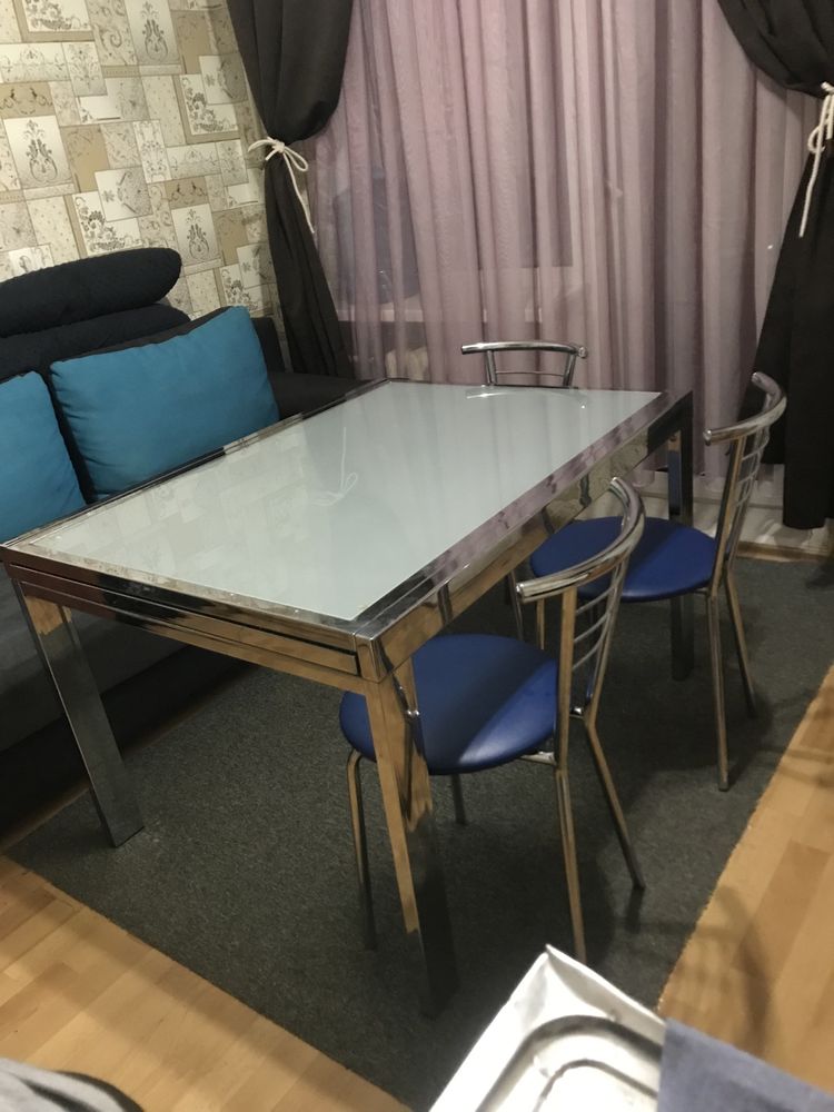 Продам стеклянный стол с нержавеющей медицинской стали со стульями