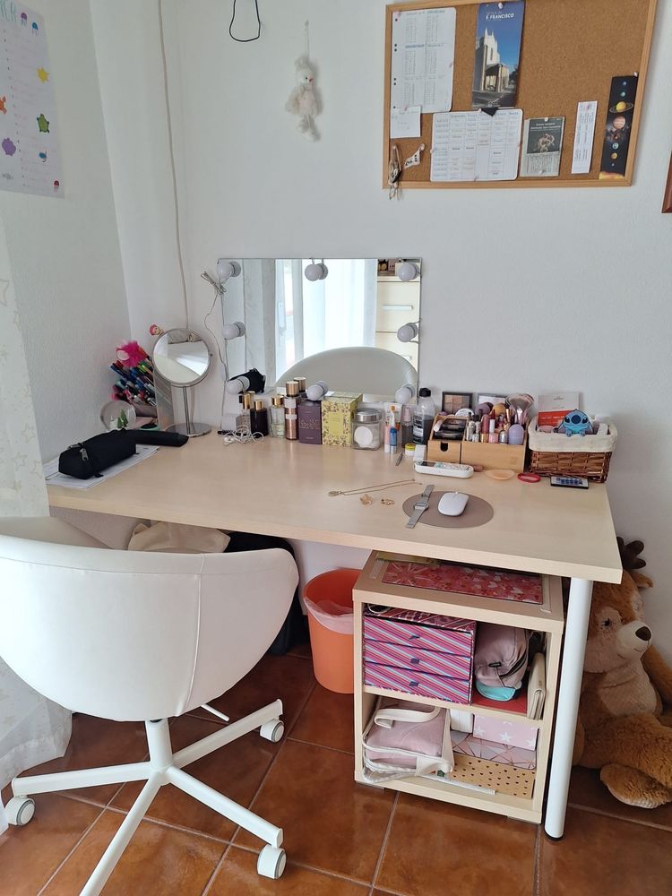 Vendo Quarto completo - cama, secretaria, mesa de cabeceira e comododa