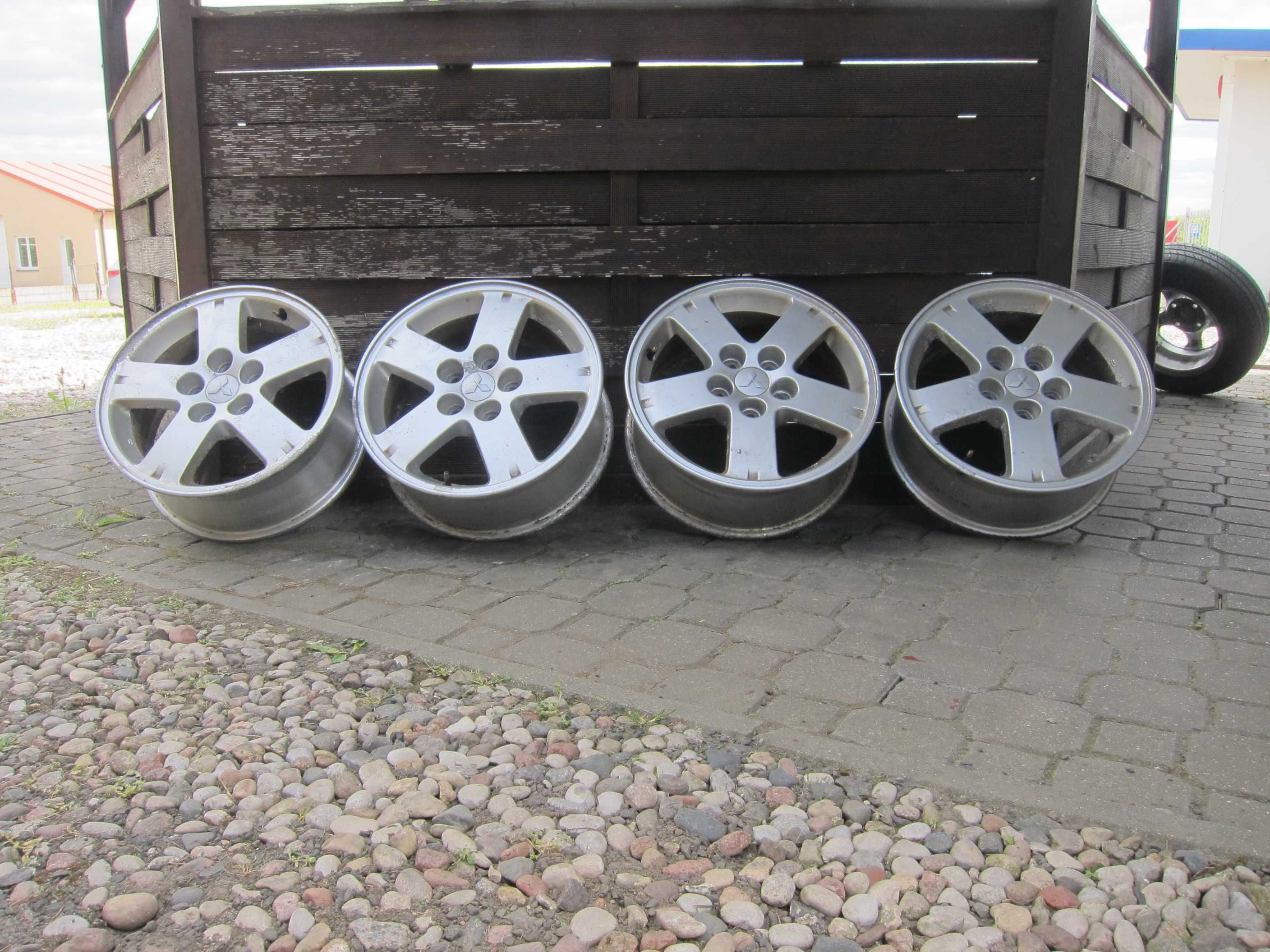 Felgi Aluminiowe 16 Mitsubishi - rozstaw 5x114,3