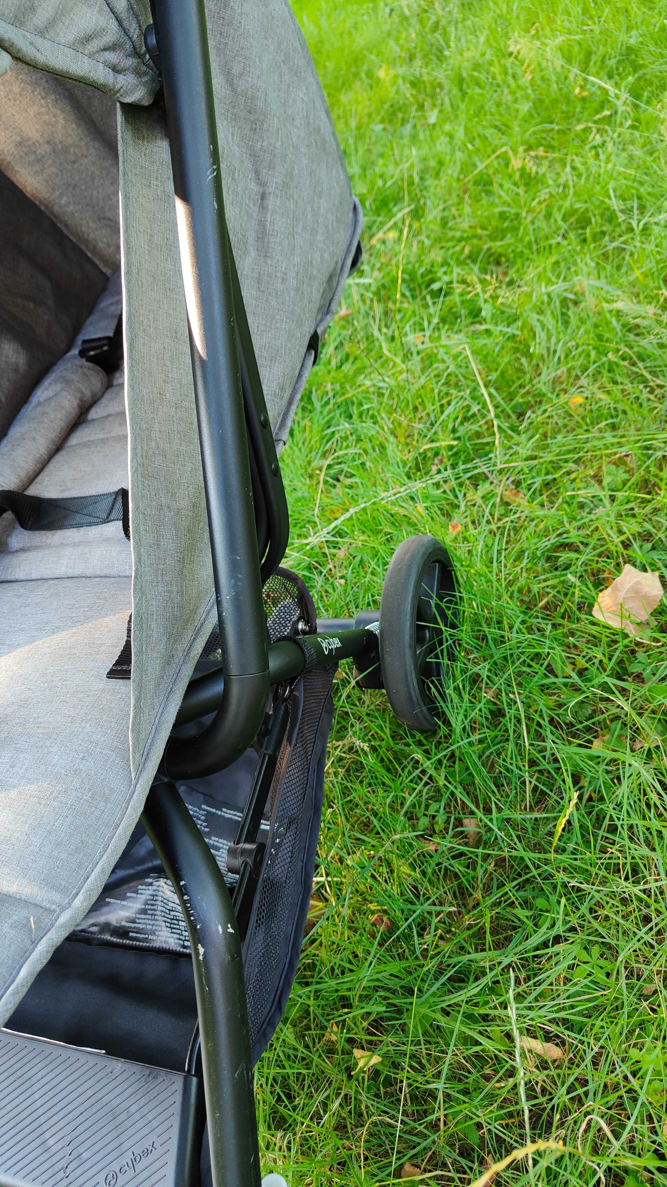 Cybex eezy S+ wraz z pokrowcem przeciwdeszczowym