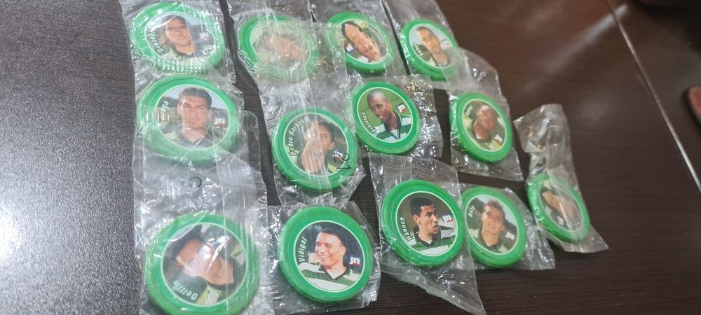 13 peças do Sporting Clube de Portugal.
As fotos mostram