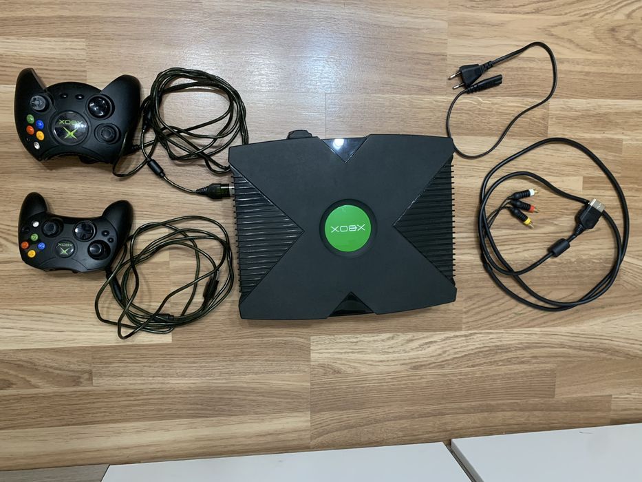 Xbox Original + 2 comandos + cabos originais
